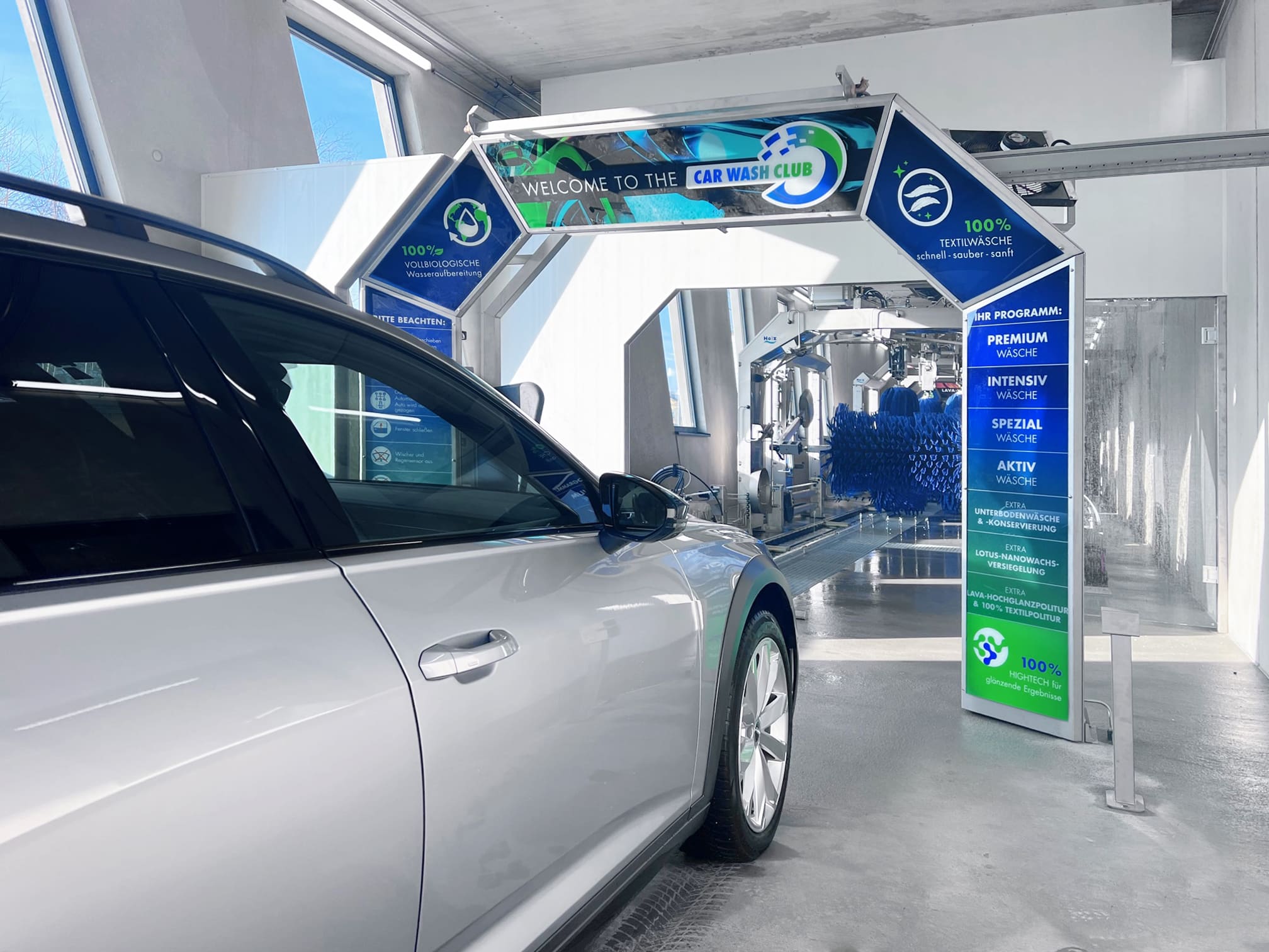 CAR WASH CLUB Einfahrt